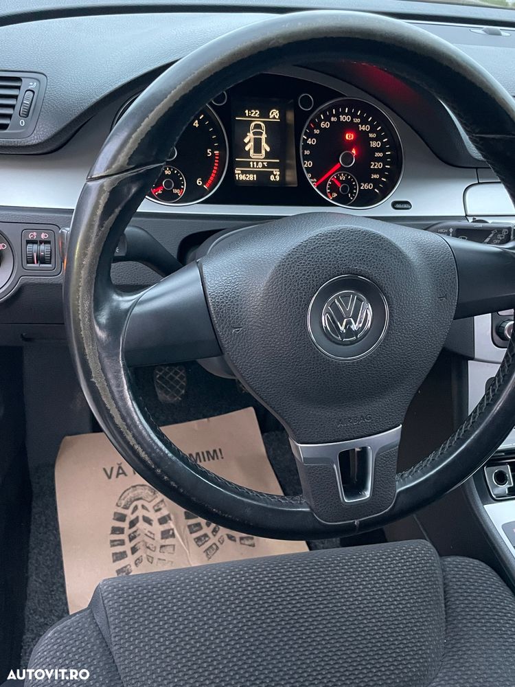 Volkswagen Passat 1.6 TDI DPF BlueMotion Technology Comfortline - 8