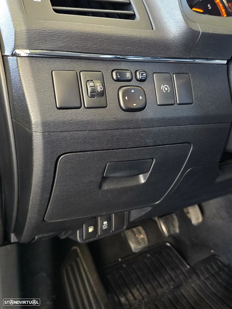 Toyota Avensis SW 2.0 D-4D - 24