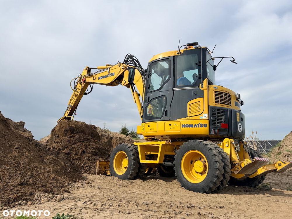 Komatsu 4x4x4 ramię łamane Koparka kołowa KOMATSU  PW98MR-8 10ton 4x4x4 ośki skrętne Ramię 3x łamane BEZ DPF i ADBLUE 4 cyl dodatkowe wyjścia hydr Pług Podpory 2012 szybka zwinna Prosto z importu 1 właściciel Cat TEREX Liebherr Wacker Pw 98 Mr 8 11 - 22