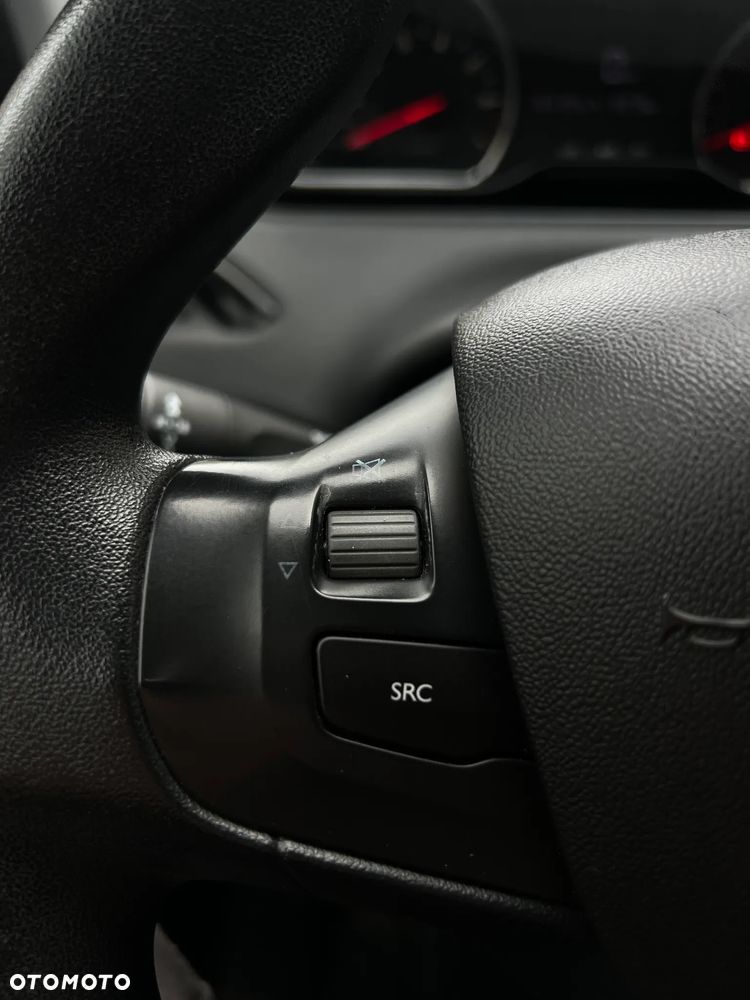 Peugeot 208 - 24