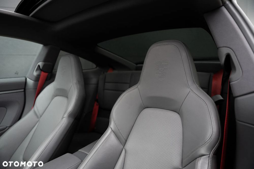 Porsche 911 Carrera 4S - 2