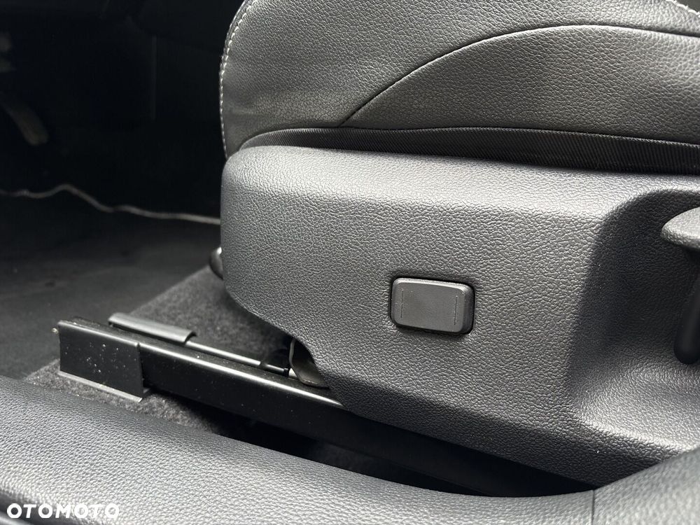 Toyota Corolla 1.8 Hybrid Style - 31