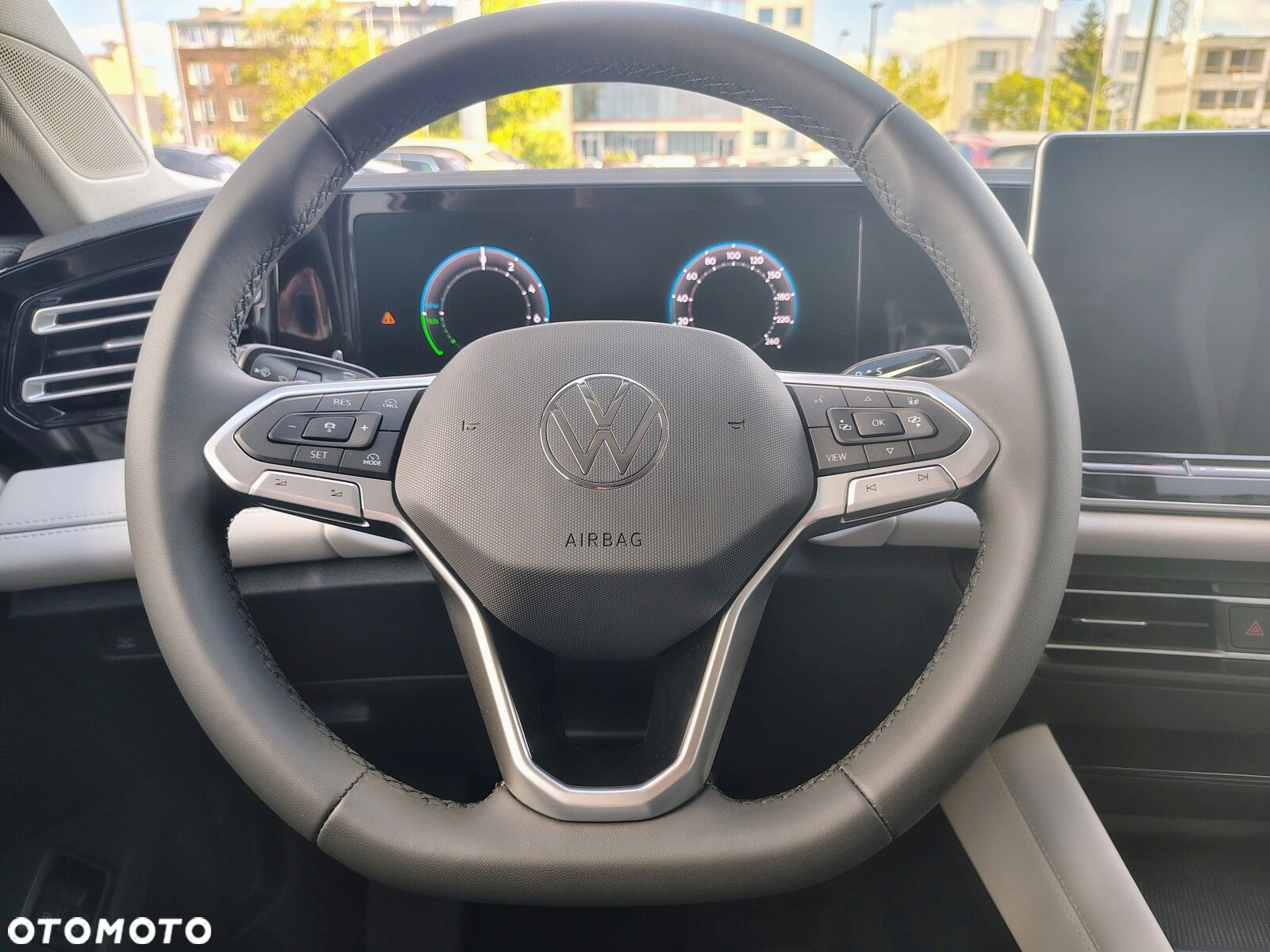 Volkswagen Tiguan - 12