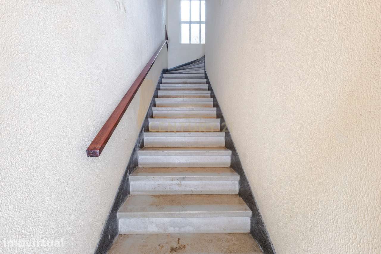 Apartamento T3 na Rua de Costa Cabral a 100m do Metro do Marquês – Por - Grande imagem: 2/26