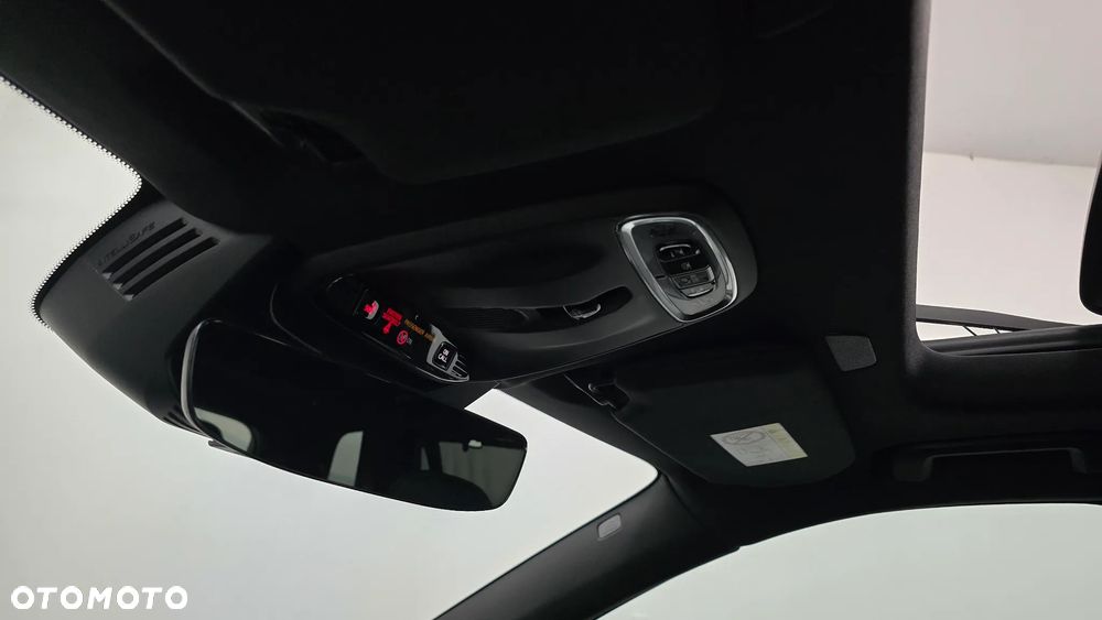 Volvo XC 90 D5 SCR AWD R-Design 7os - 36