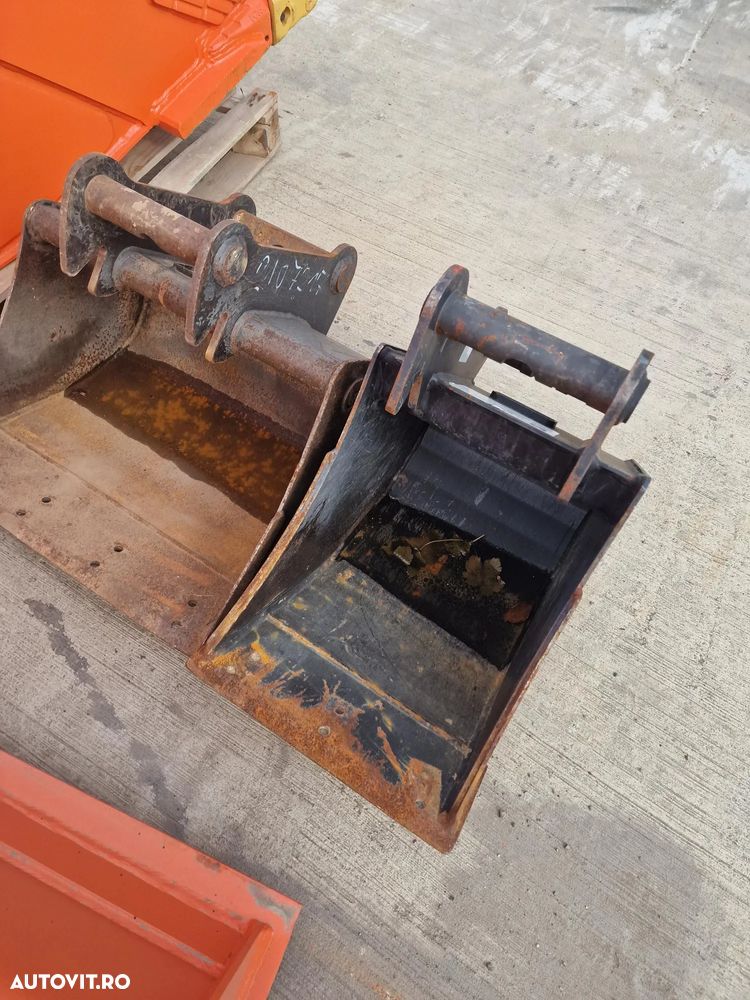 Hitachi 2,7t, CUPLA RAPIDA cu INCLINARE CUPE, 2021, 627h, cupe 400mm, 600mm, taluz NOI, senile 80% bune, inst picon, latime 1,5m, Ad sapare 3m, ridica 1,5t, motor 21CP, Produs in JAPONIA, posiblitate leasing 4 ani, CA NOU-PROMOTIE 32.900 EUR+Tva - 31