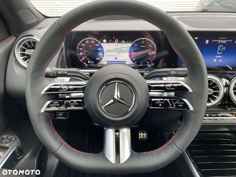 Mercedes-Benz GLB - 11