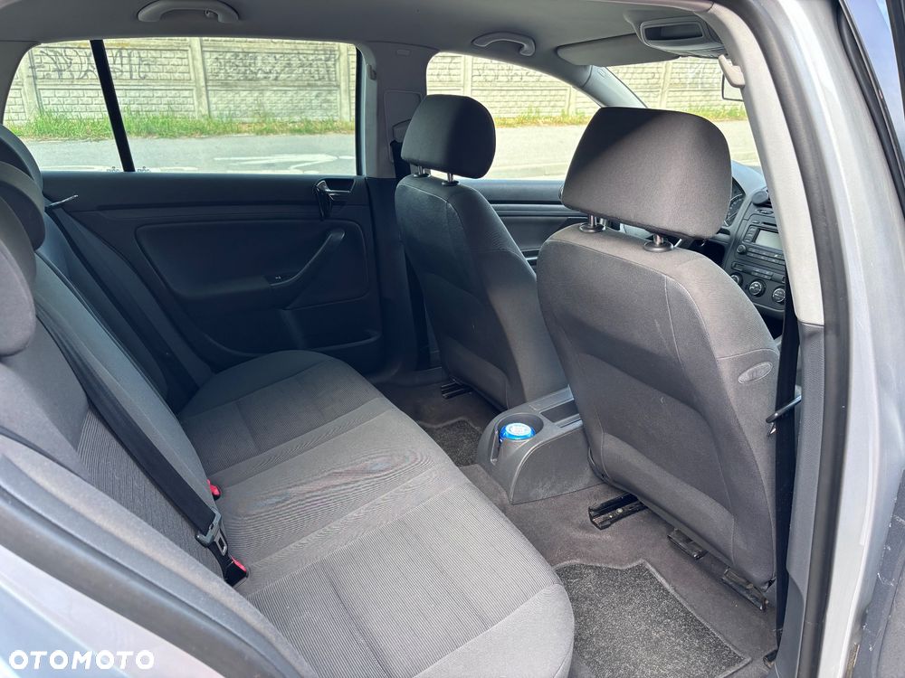 Volkswagen Golf 1.4 FSI Comfortline - 12