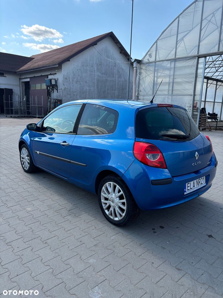 Renault Clio - 8