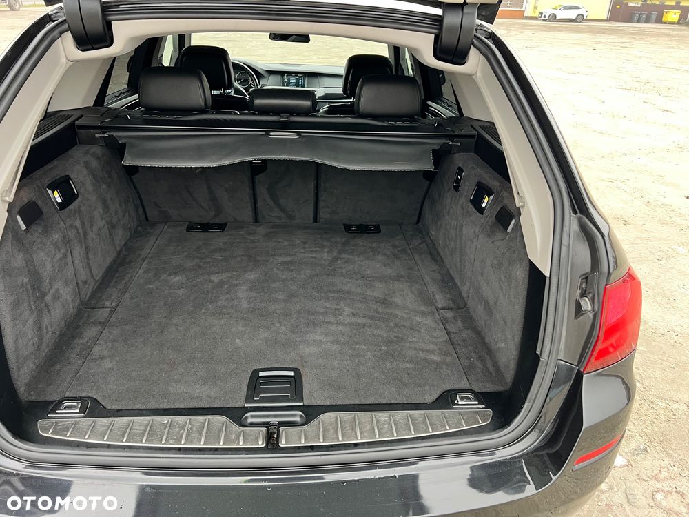 BMW Seria 5 525d - 12