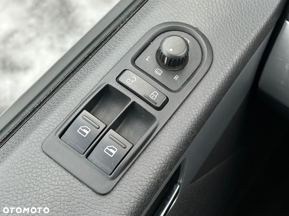 Volkswagen Multivan - 21