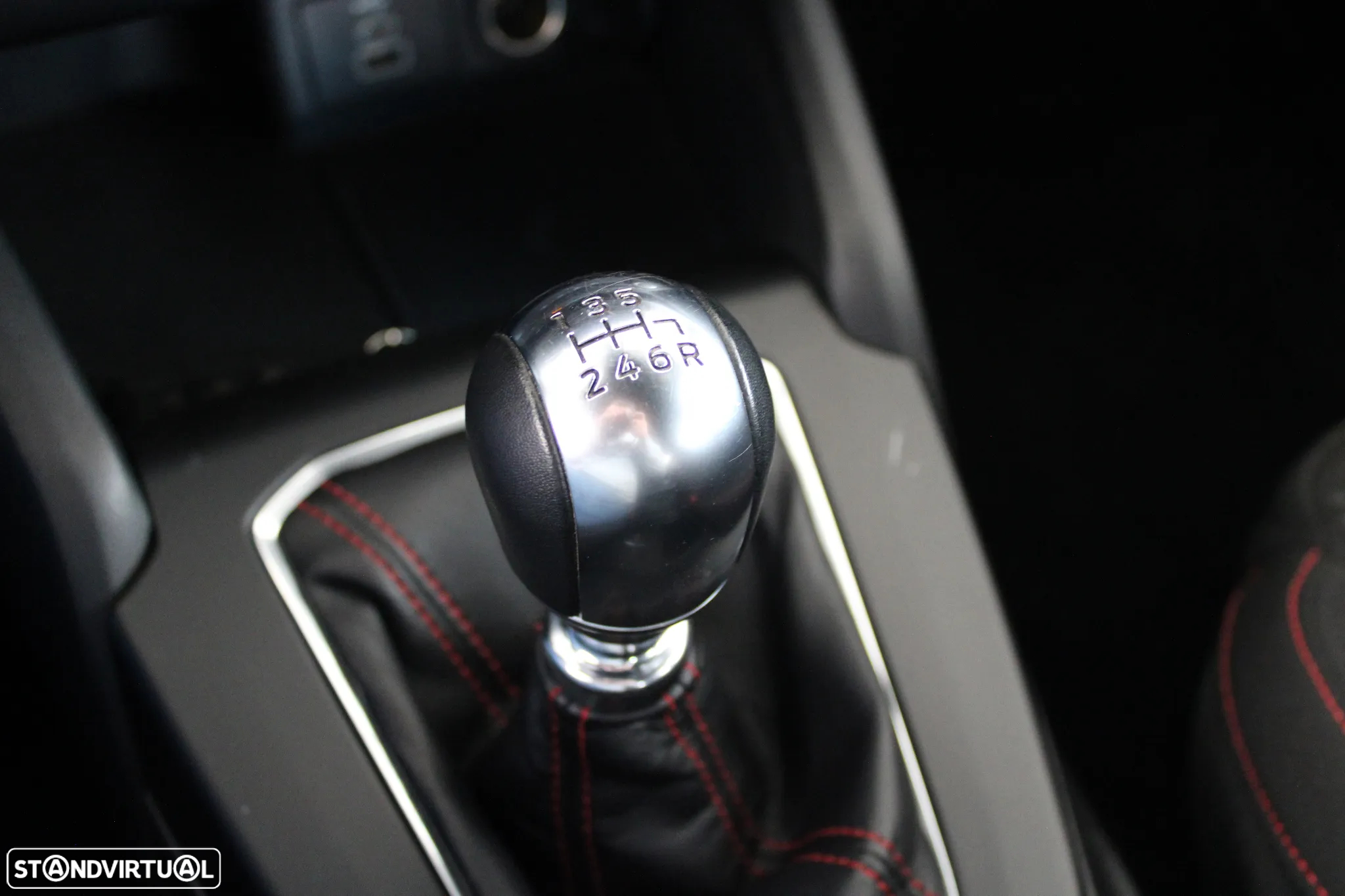 Ford Focus 1.0 EcoBoost MHEV ST-Line - 14