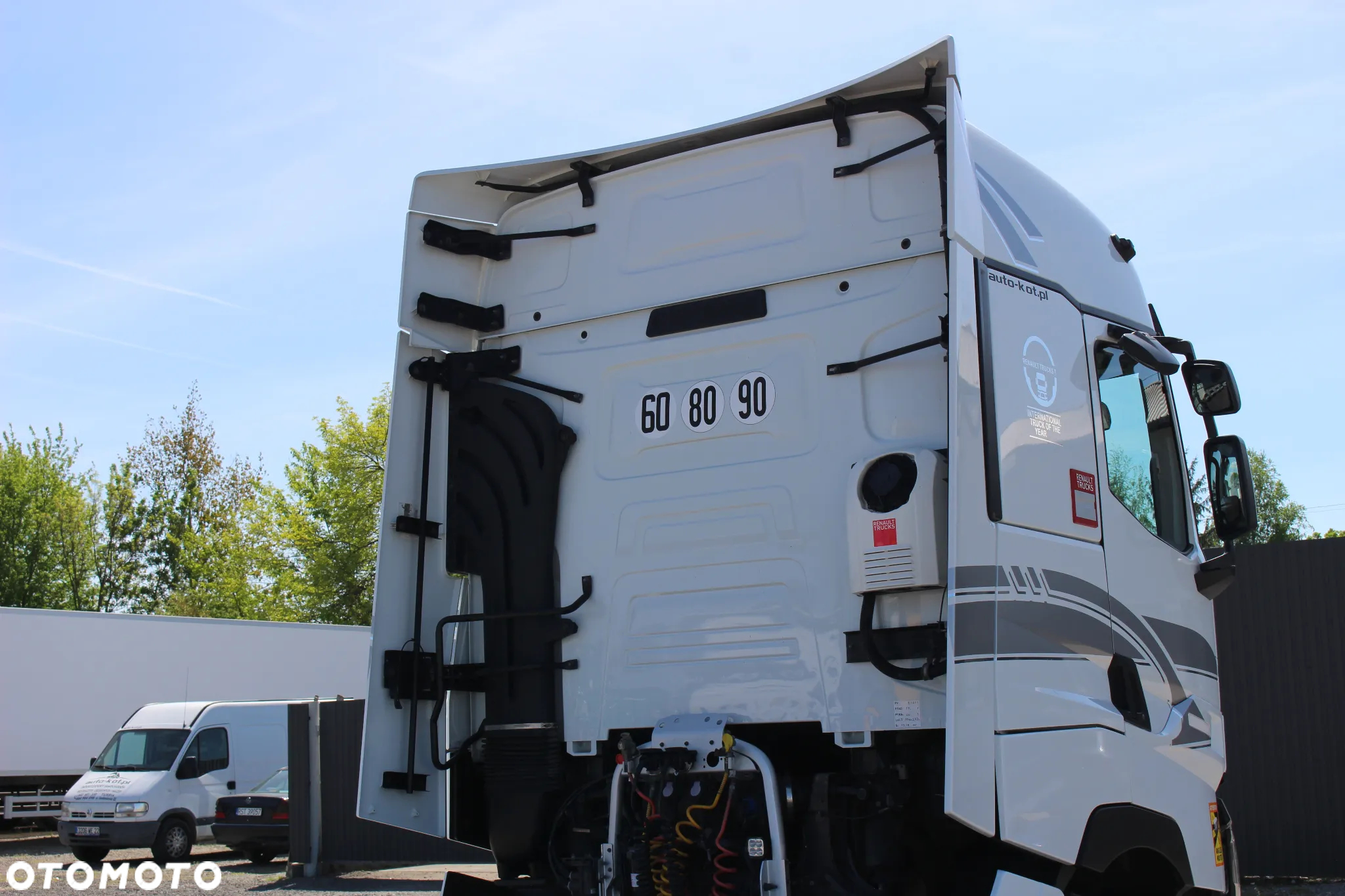 Renault T520 *13L* / KLIMA POSTOJOWA / HIGH CAB / 2 ZBIORNIKI /PEŁNY SPOILER /ACC / BL.MOSTU / Euro 6 /**SERWIS FR**/ STAN IDEALNY / - 16