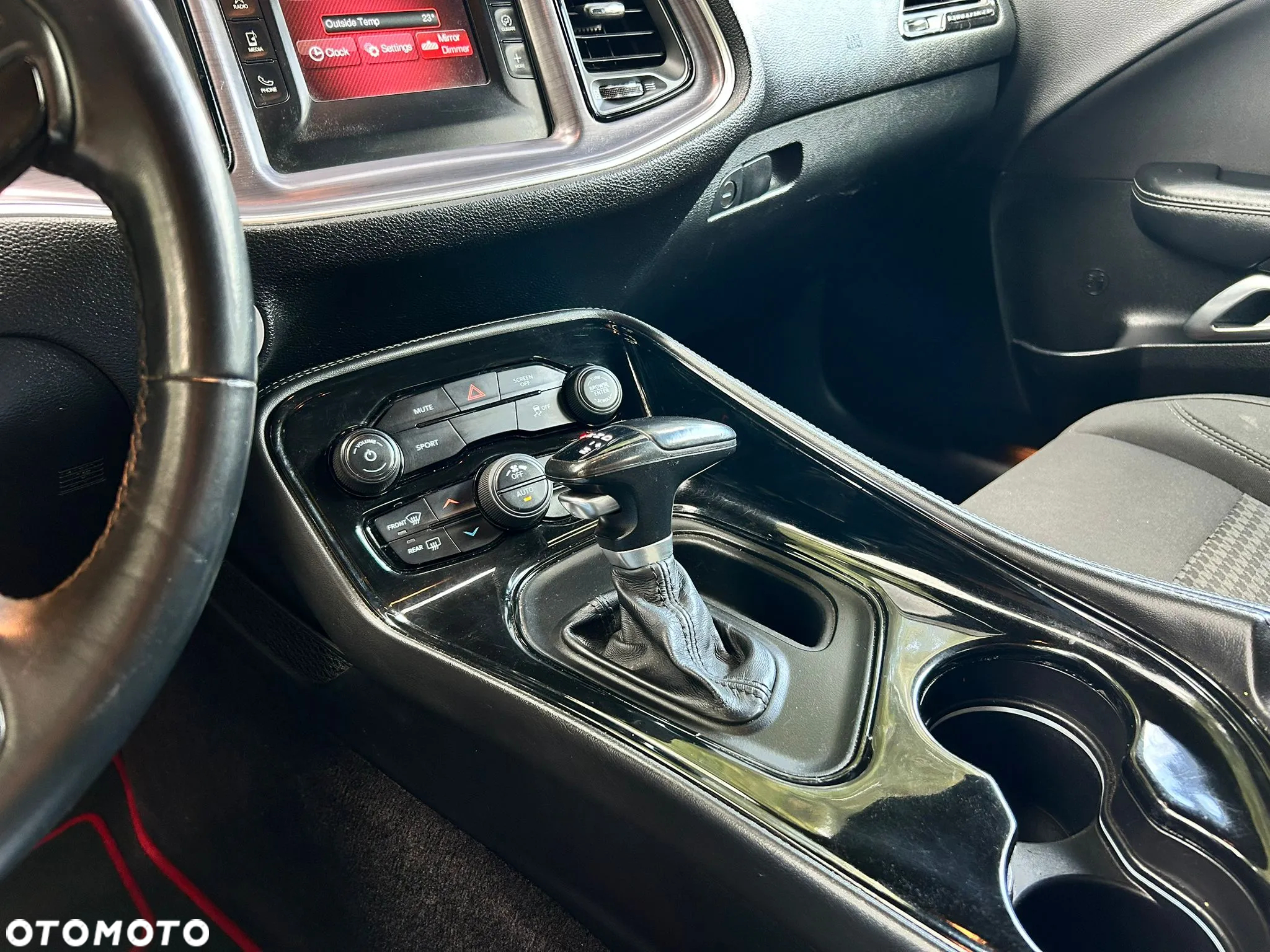 Dodge Challenger - 18