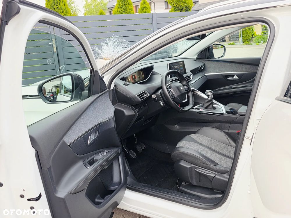 Peugeot 3008 PureTech 130 Stop & Start Allure - 24