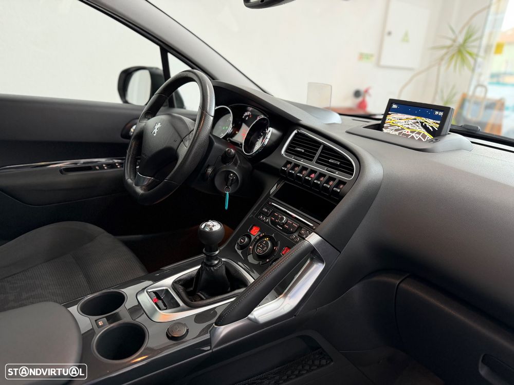 Peugeot 3008 1.6 HDi Allure - 32