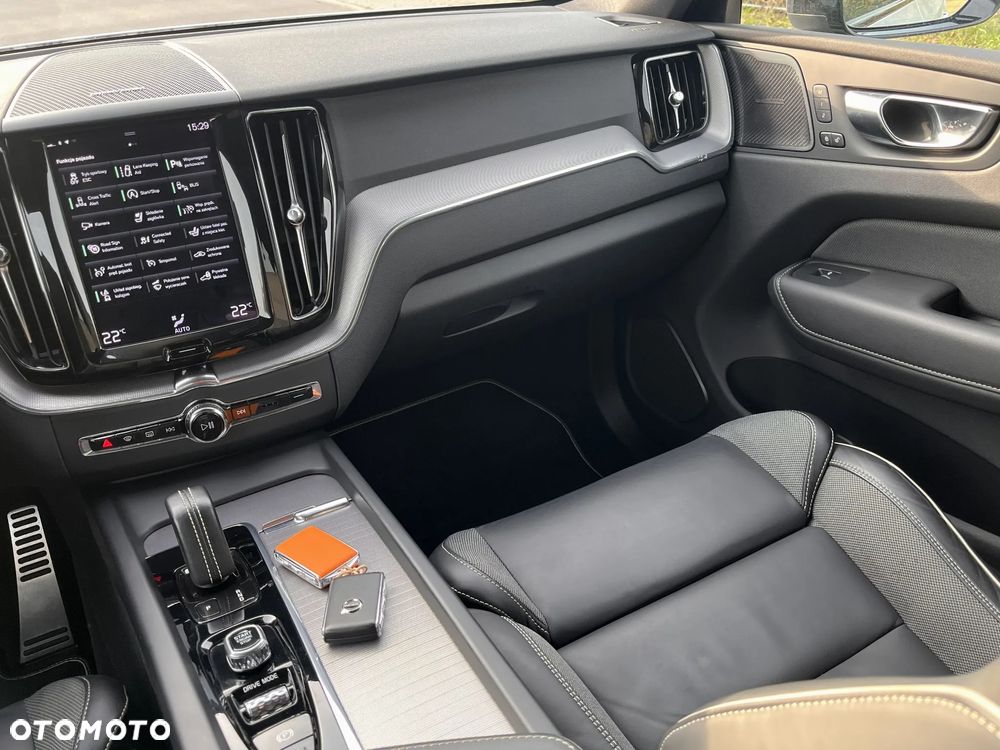 Volvo XC 60 B4 D AWD R-Design - 28