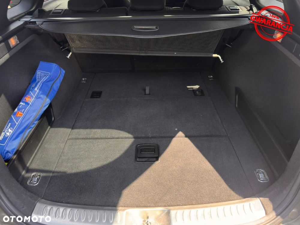 Hyundai i40 Kombi blue 1.6 Family+ - 38