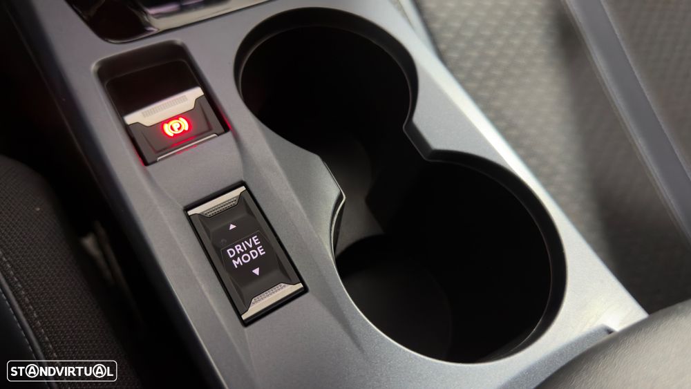 Peugeot 2008 1.2 PureTech Allure EAT8 - 33