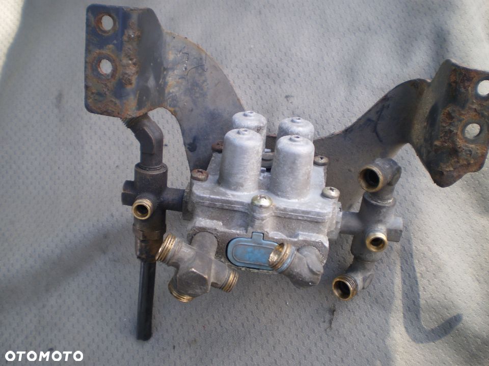 zawór wieloobwodowy SCANIA 124 - 2