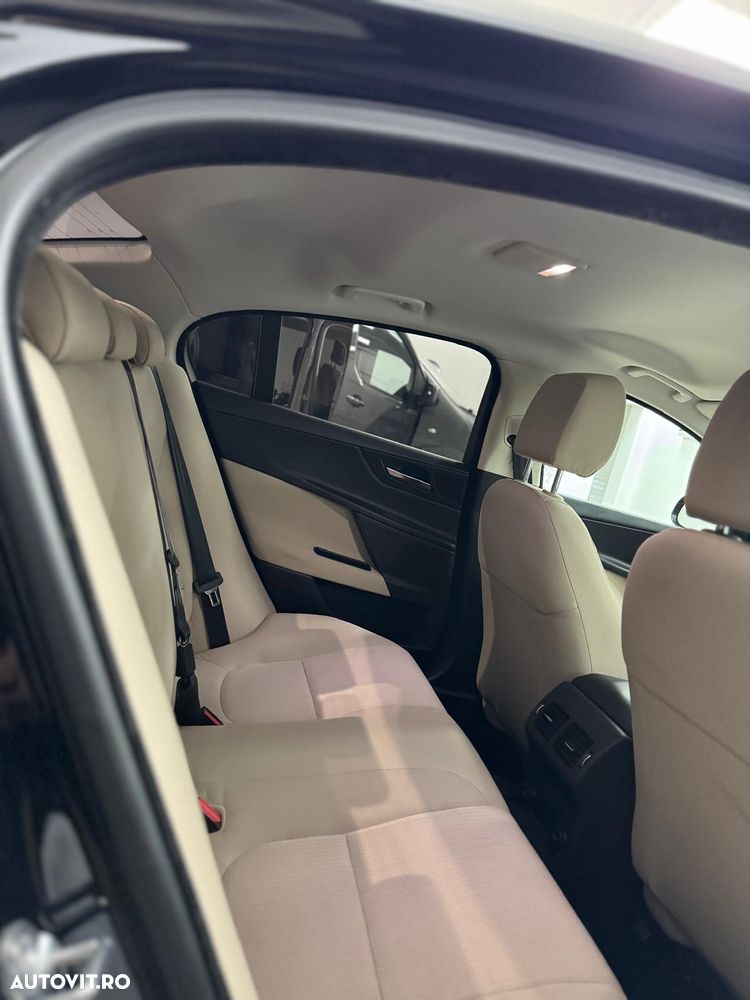 Jaguar XE 20d Aut. Portfolio - 14