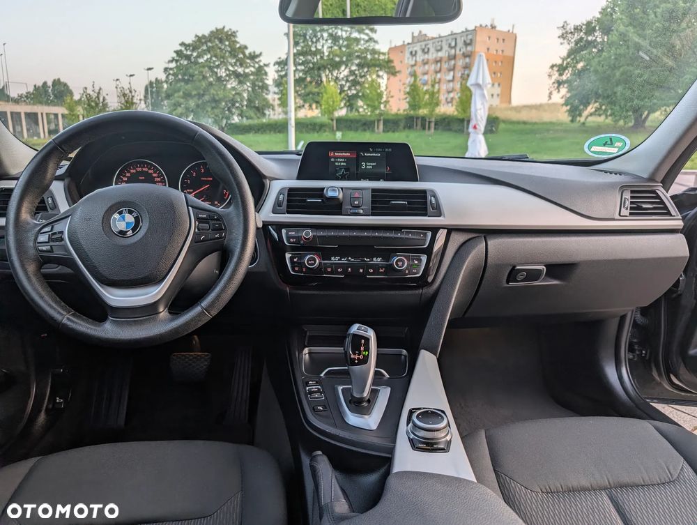 BMW Seria 3 318i - 12