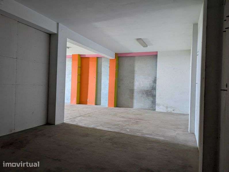 Garagem/Armazém com 121 m2, situado em Grijo. - Grande imagem: 3/8