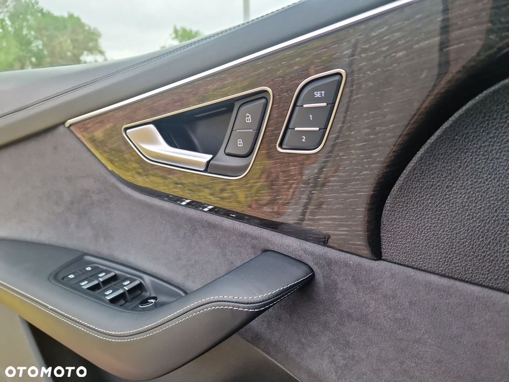 Audi Q8 55 TFSI mHEV Quattro Tiptronic - 24