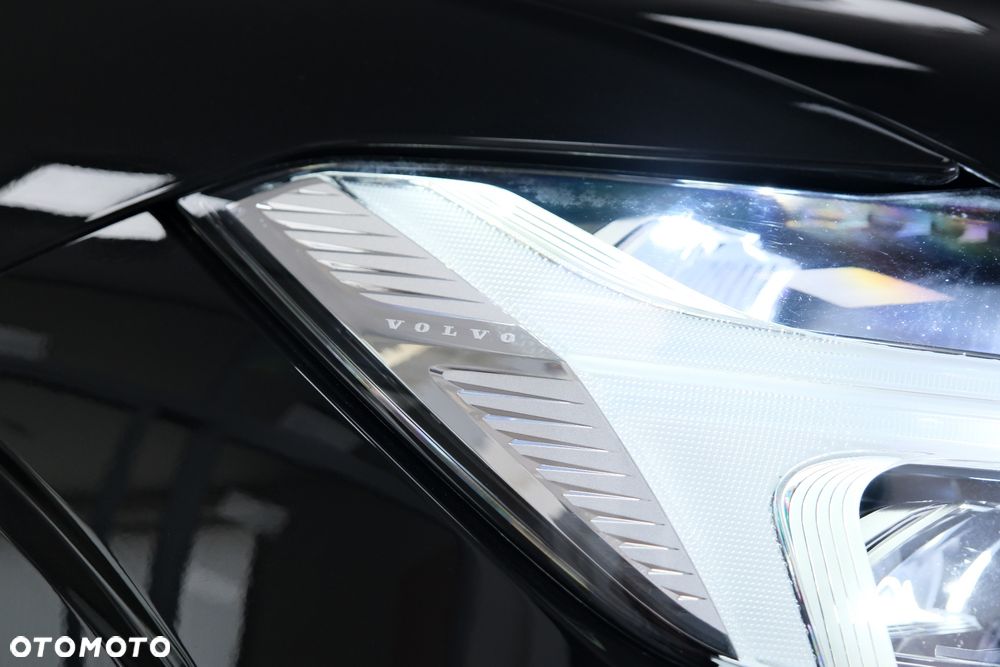 Volvo XC 60 T6 AWD Plug-In Hybrid R-Design - 5