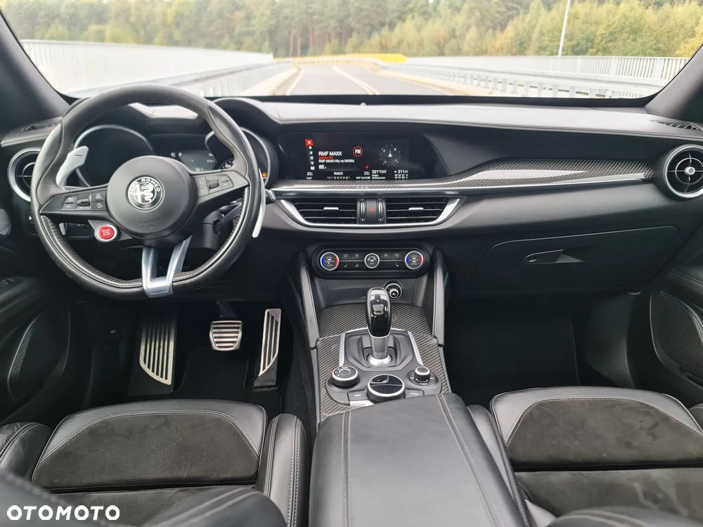 Alfa Romeo Stelvio V6 2.9 Bi-Turbo AT8-Q4 Quadrifoglio - 25