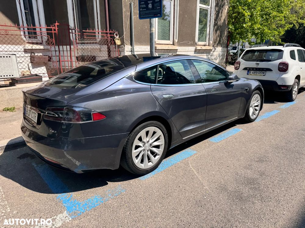 Tesla Model S - 3