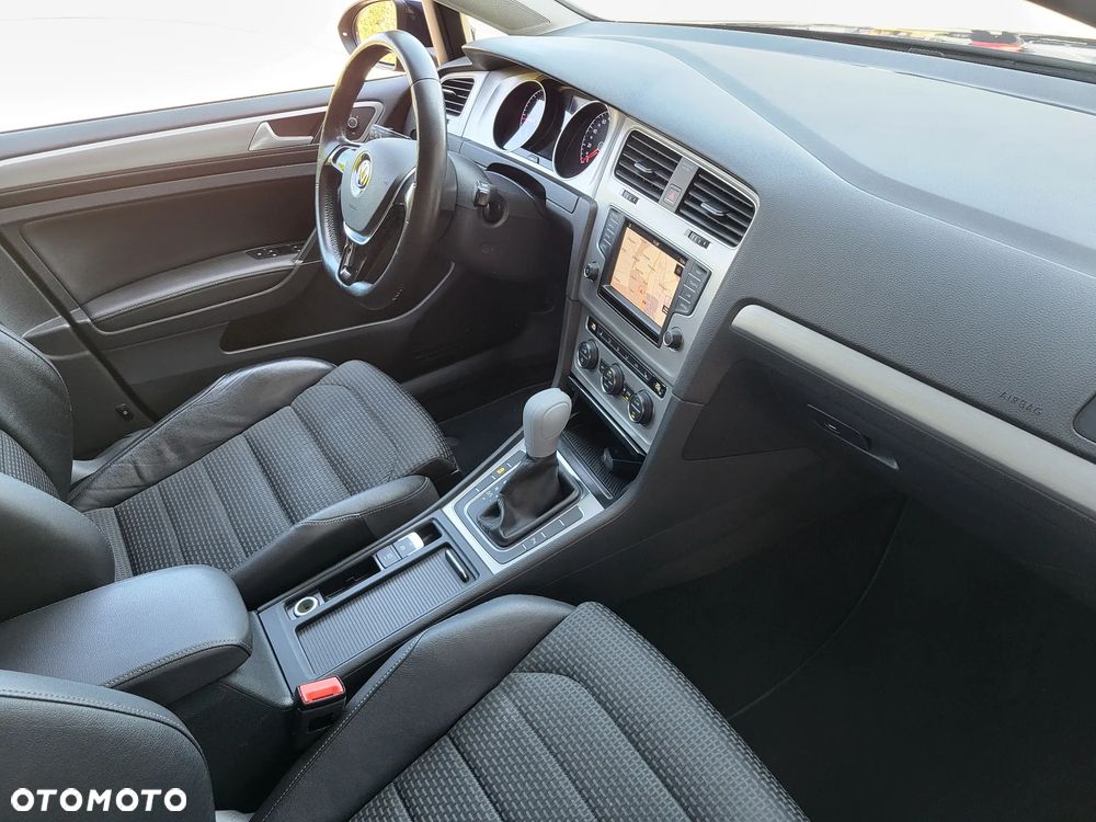 Volkswagen Golf - 27