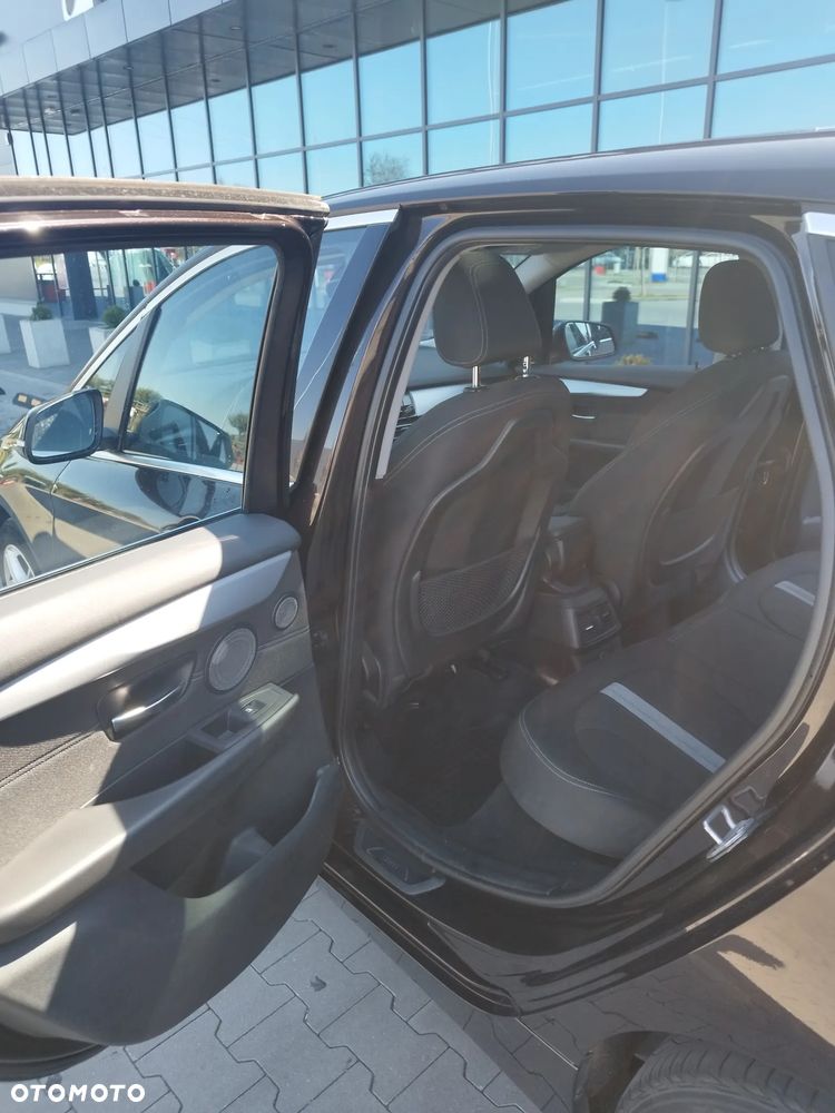 BMW Seria 2 216d - 8