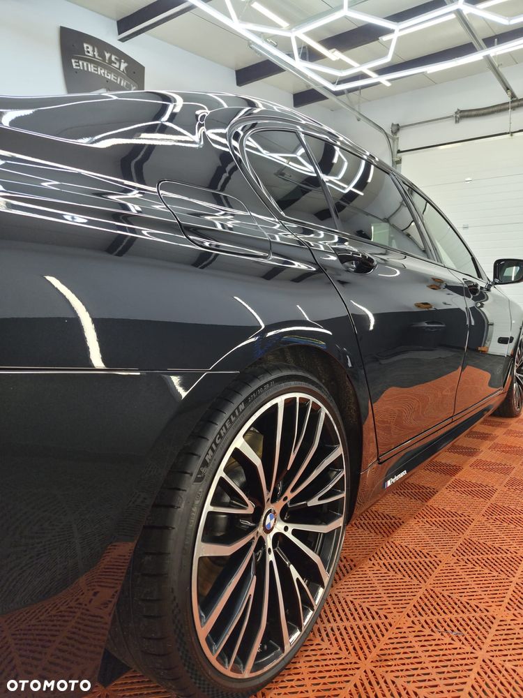 BMW Seria 7 750Li xDrive - 11