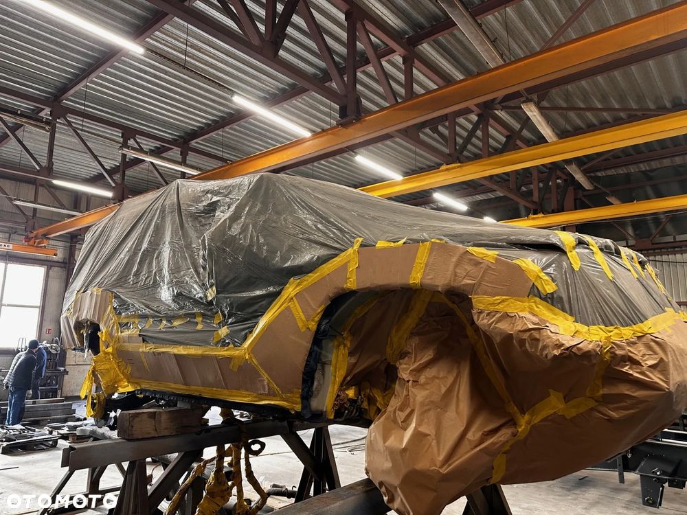 Jeep Commander 3.0 CRD Overland - 18