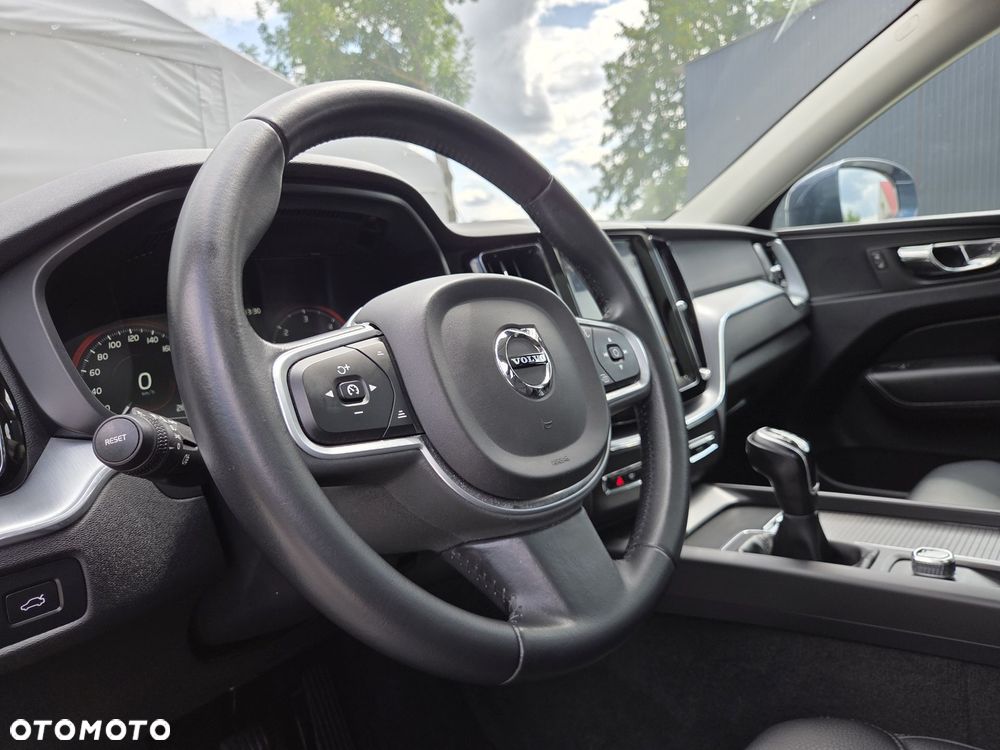 Volvo XC 60 D3 Momentum Pro - 11