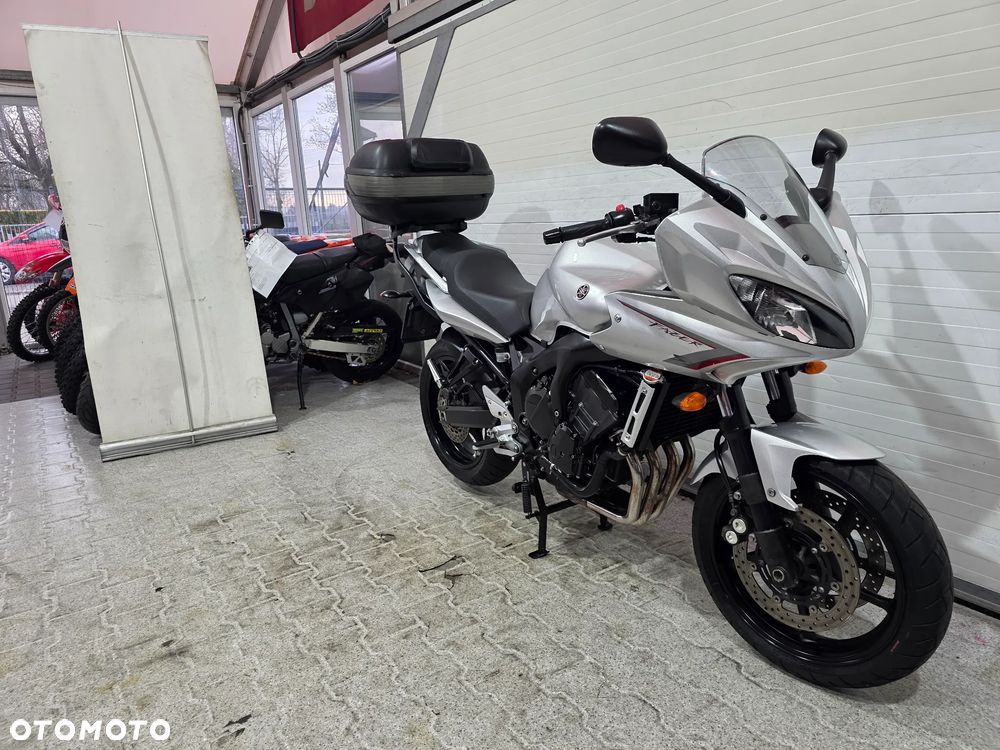 Yamaha FZ - 12