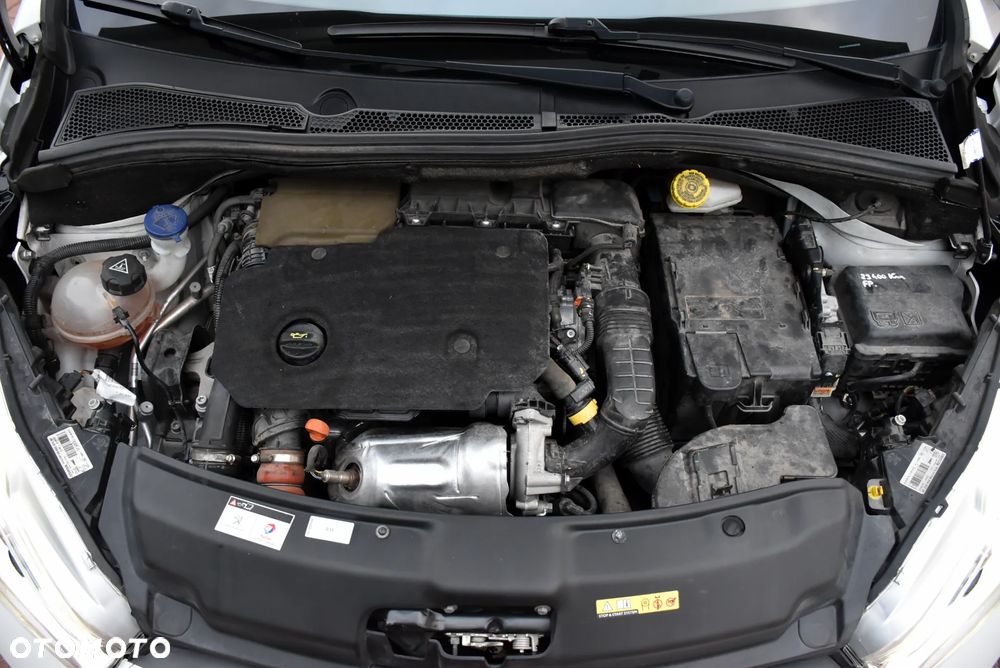 Peugeot 208 - 28