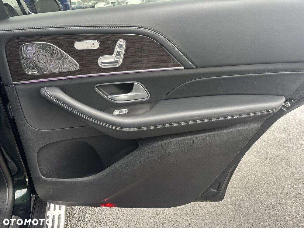 Mercedes-Benz GLS - 23