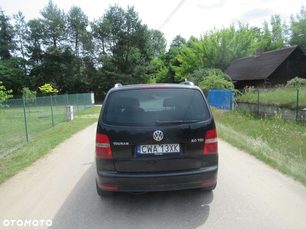 Volkswagen Touran - 4