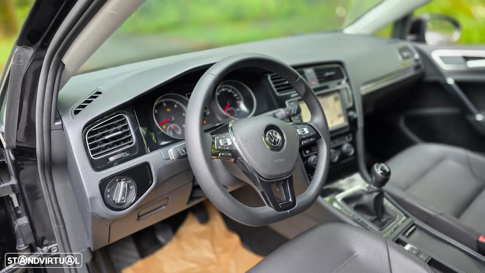 VW Golf 1.6 TDi R-Line - 42