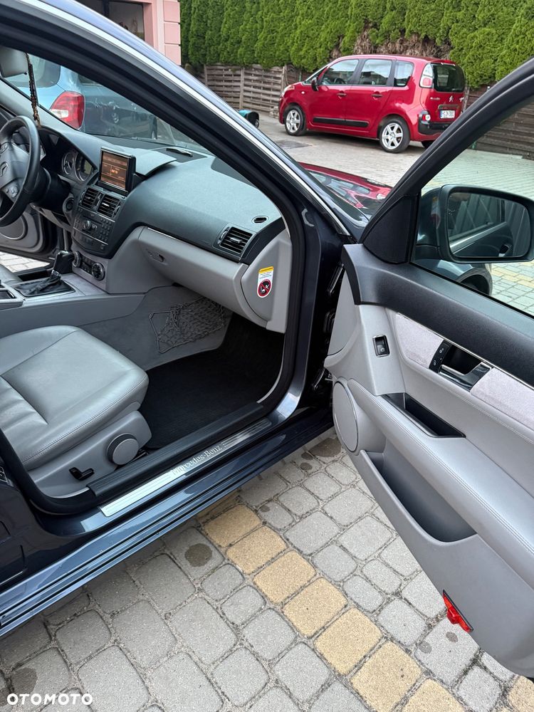 Mercedes-Benz Klasa C 320 CDI DPF 7G-TRONIC Avantgarde - 20