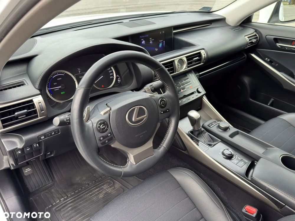 Lexus IS 300h Elite EU6 - 22