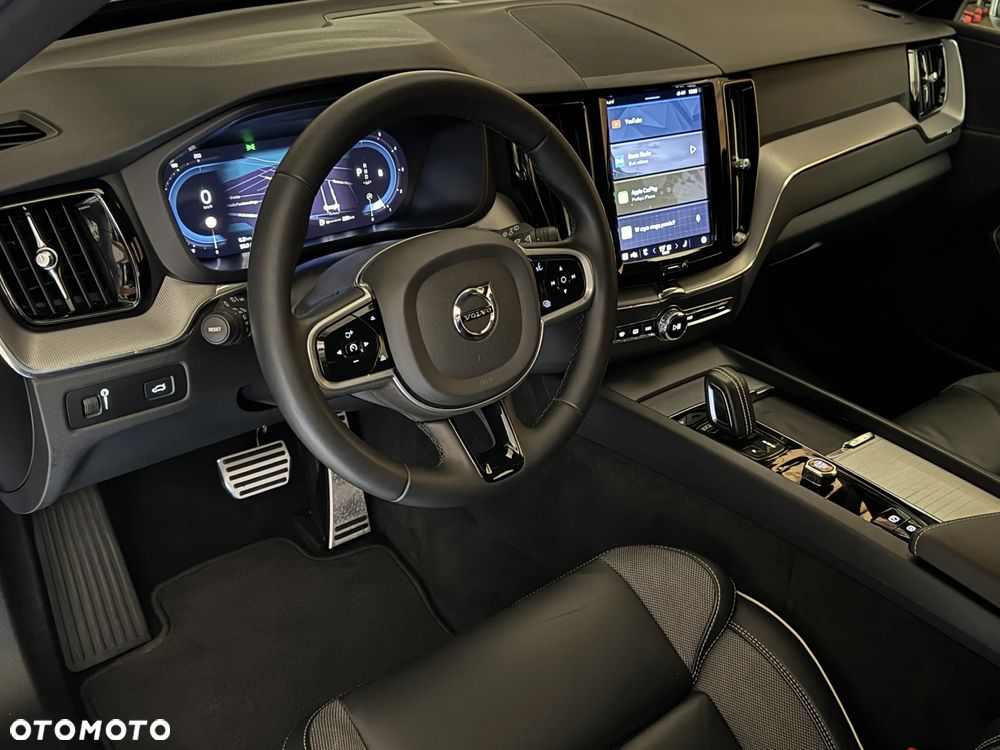 Volvo XC 60 B4 D AWD Plus Dark - 8