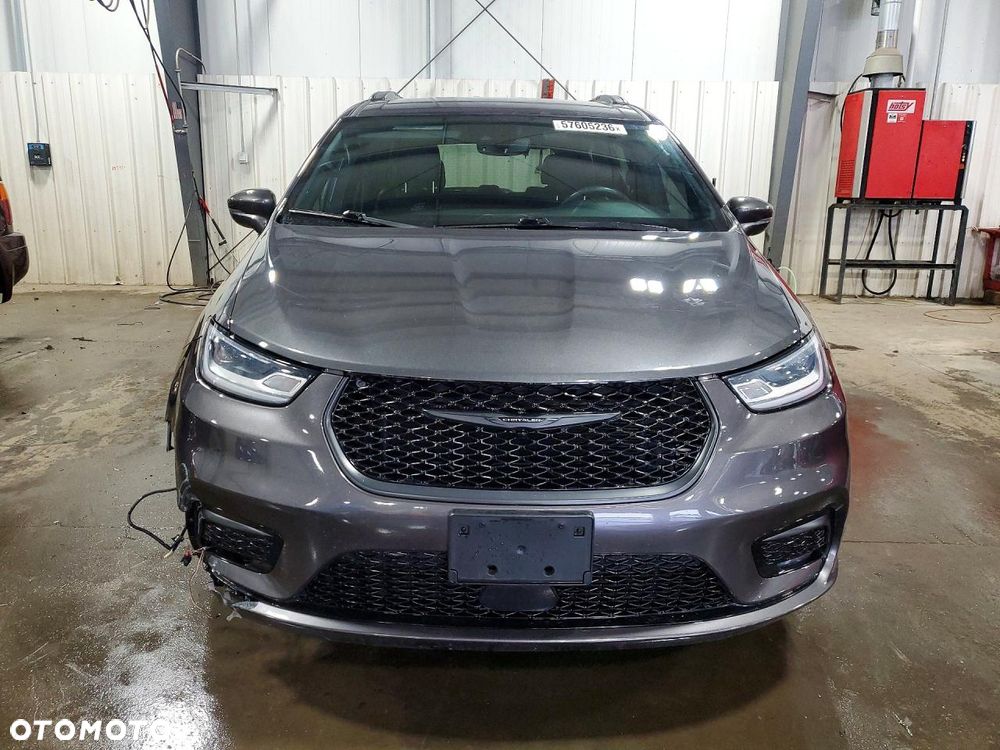 Chrysler Pacifica - 6