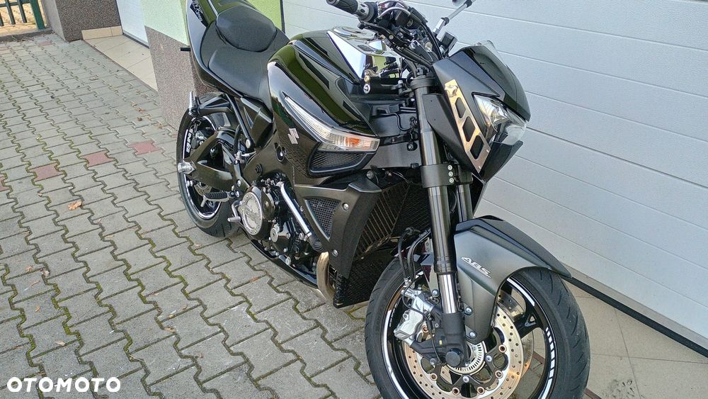 Suzuki GSX - 2