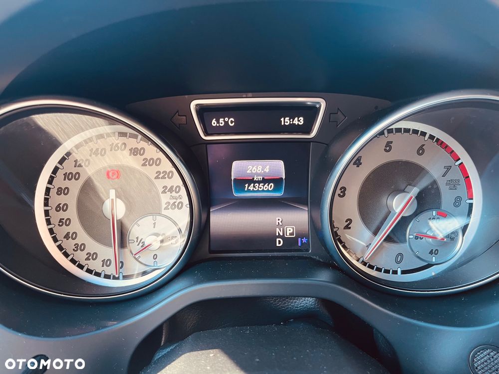 Mercedes-Benz CLA 200 7G-DCT AMG Line - 10