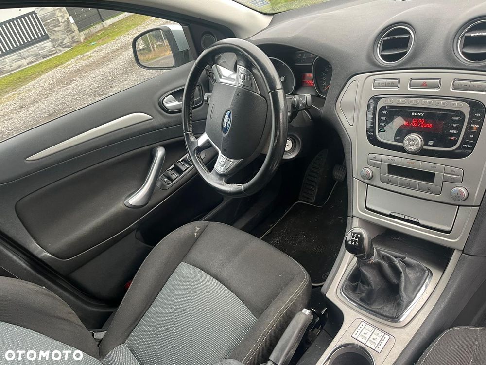 Ford Mondeo 2.0 Trend - 11