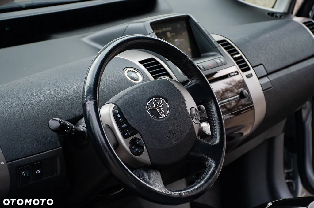 Toyota Prius (Hybrid) Executive - 24