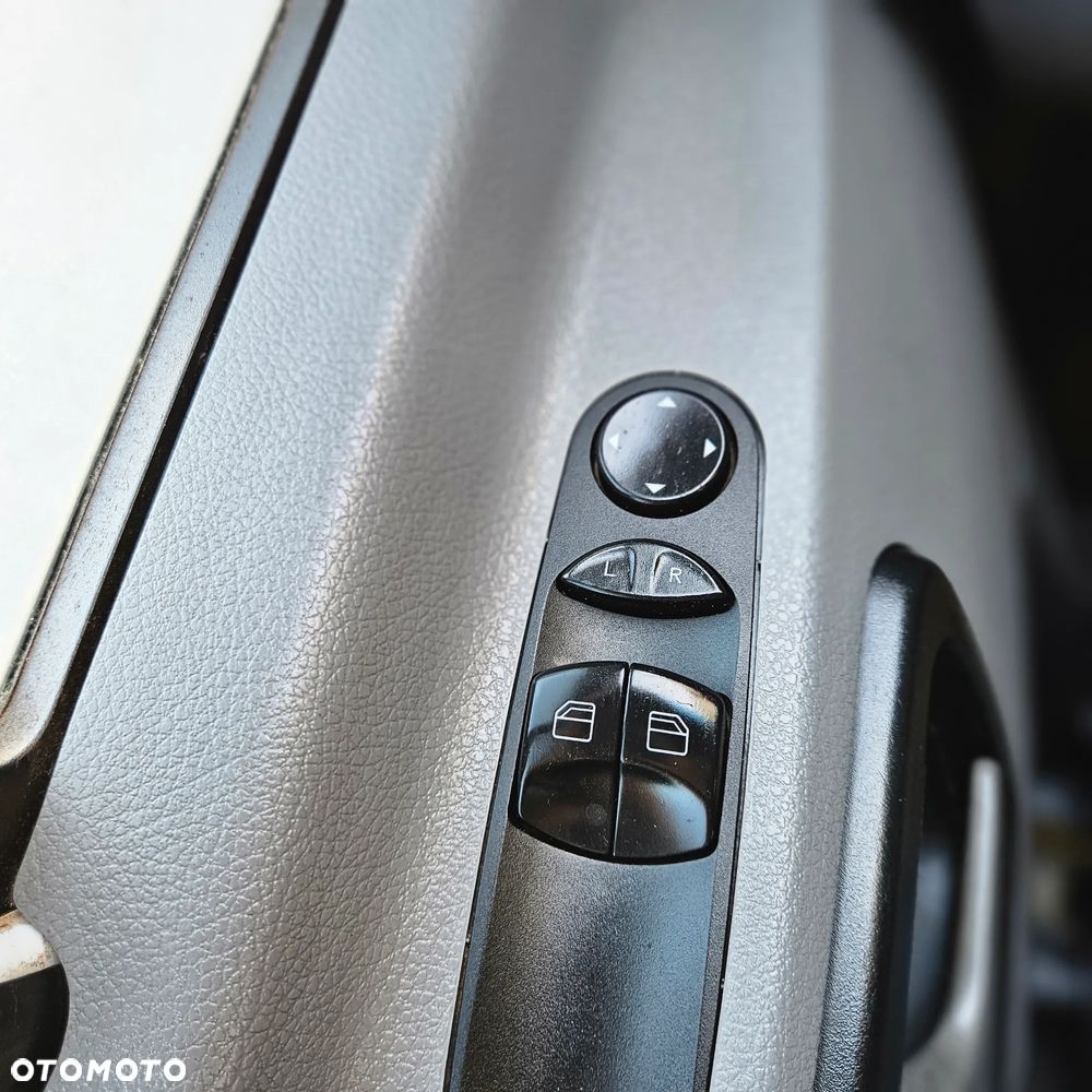 Mercedes-Benz Sprinter - 20